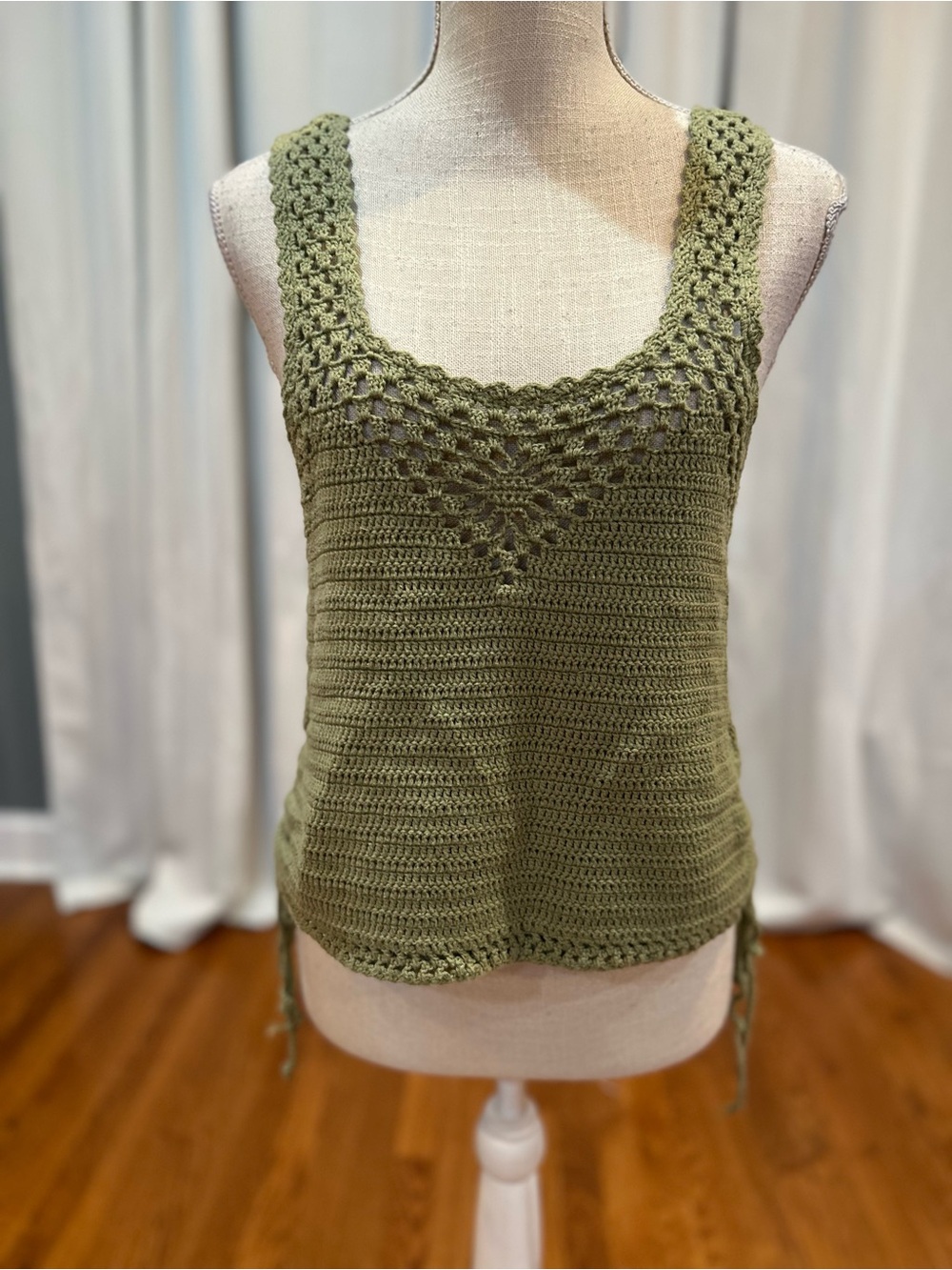 Say What green crochet crop top women’s size large EUC